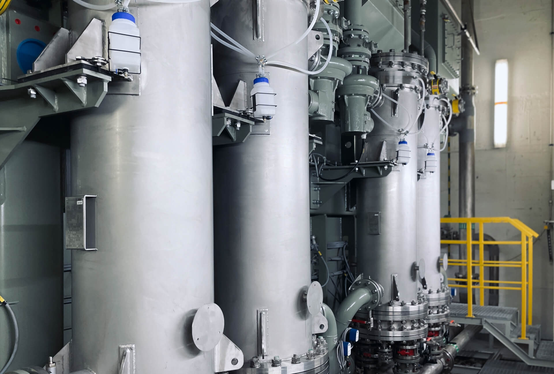 Shell-and-tube heat exchanger for transformer oil cooling